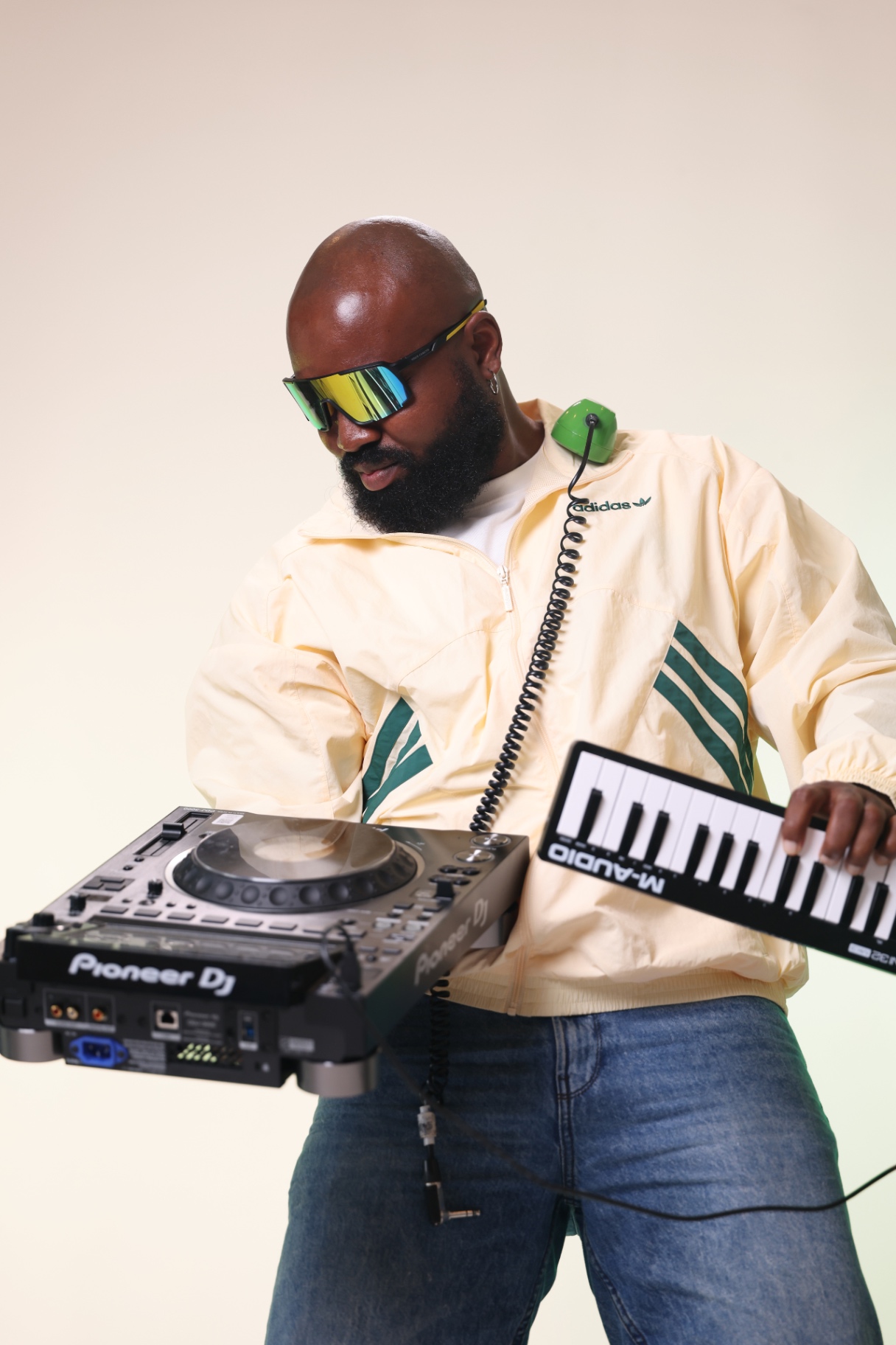 Audio Paak — On the decks — Pioneer controller and keys